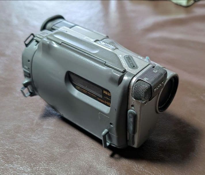 ソニー　CCD-TR11　8mmビデオカメラ　ハンディカム VideoHi8