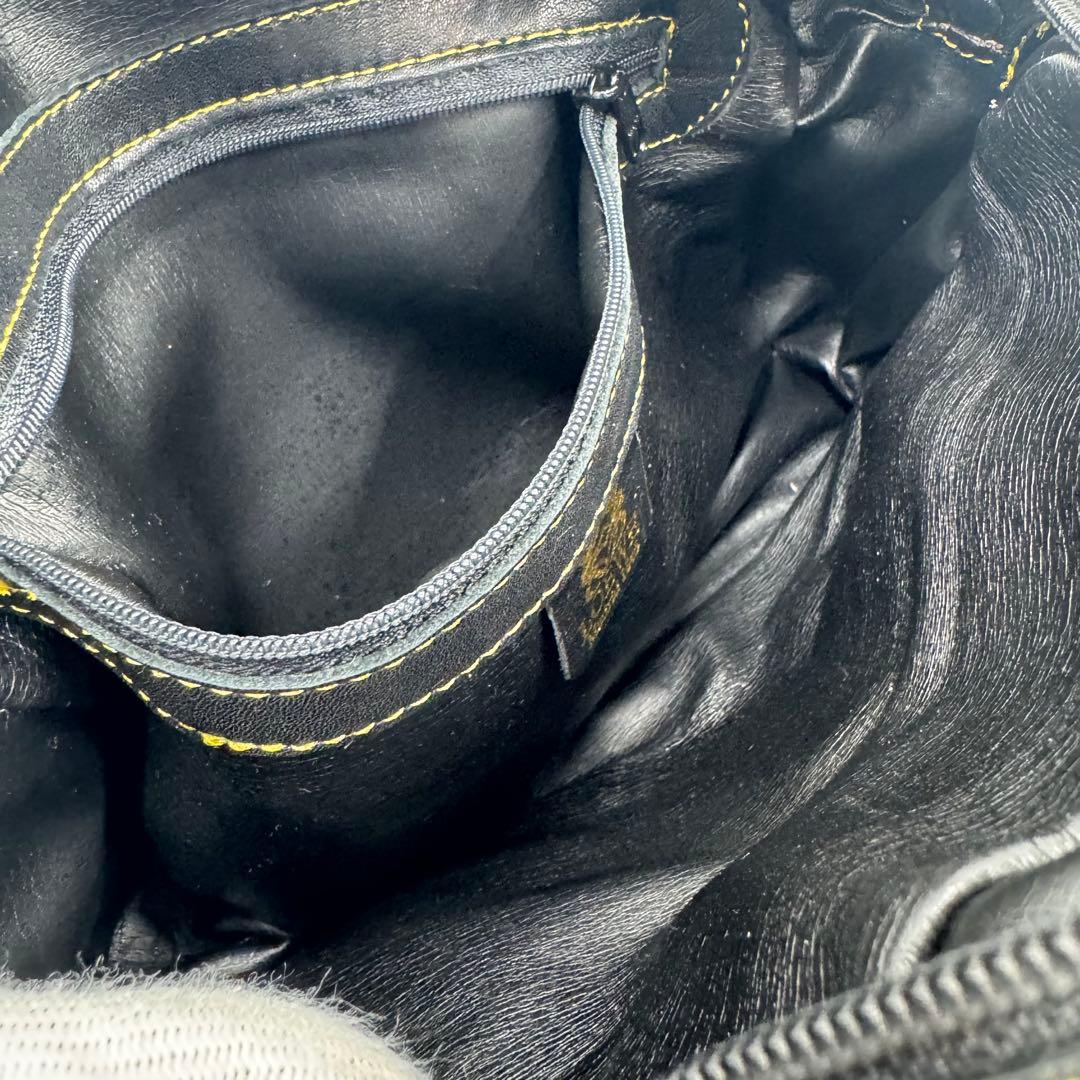 ロエベ アナグラム レザー イエローステッチ ショルダーバッグ 斜め掛け 黒