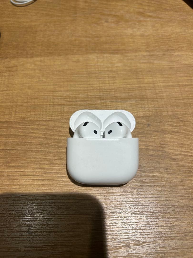 AirPods第四世代(ノイキャンなし) 充電ケース付き