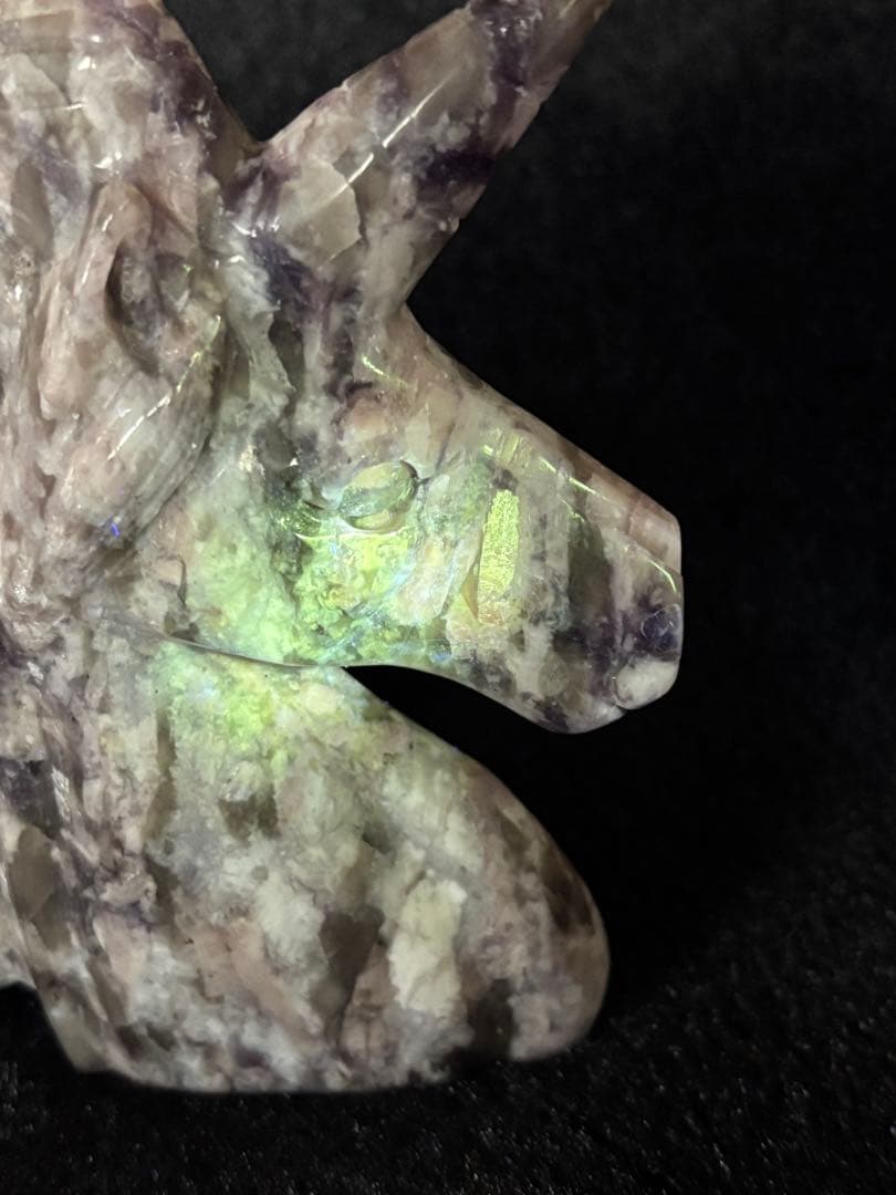 梅花トルマリン　ユニコーンのカービング　436g この石のカービングはレア