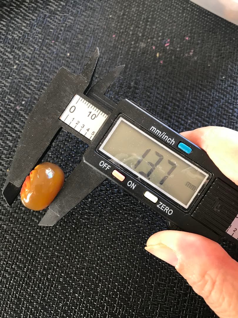 ゴビ石−1332 ゴビ瑪瑙　彫刻　『和菓子』