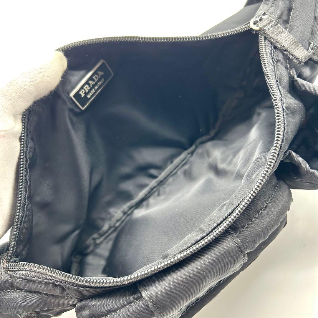 良品✨プラダ　ナイロン　ウエストポーチ　三角プレート　アクセサリー　2VL056