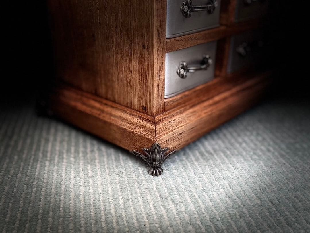 ハンドメイド　クラシックデザイン　木製収納箪笥　スチール缶　レトロ　コレクション