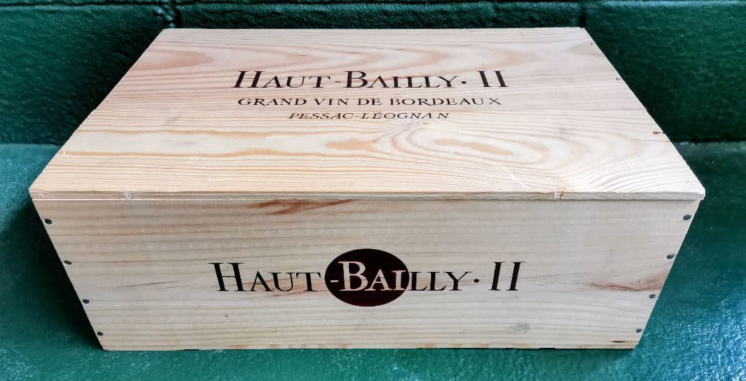 フランスボルドーワイン木箱２、2019’シャトーオーバイイ/セカンド　超レア品