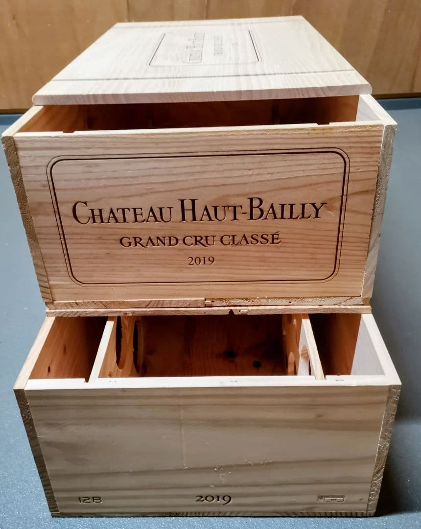 フランスボルドーワイン木箱２、2019’シャトーオーバイイ/セカンド　超レア品