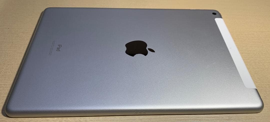 iPad (第7世代) シルバー・超美品（中古）・スタイラスペン付き