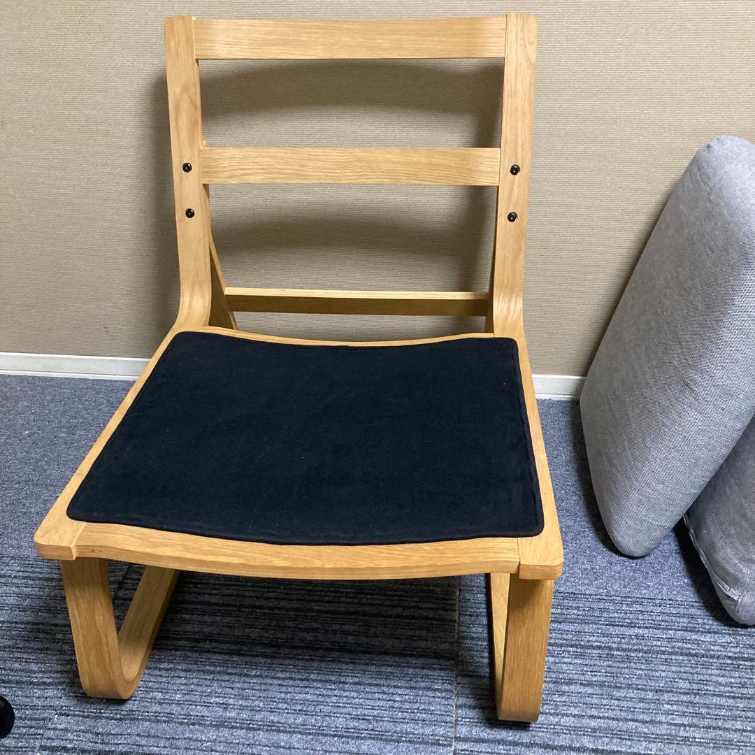 無印良品　リビングでもダイニングでもつかえるソファチェア　左