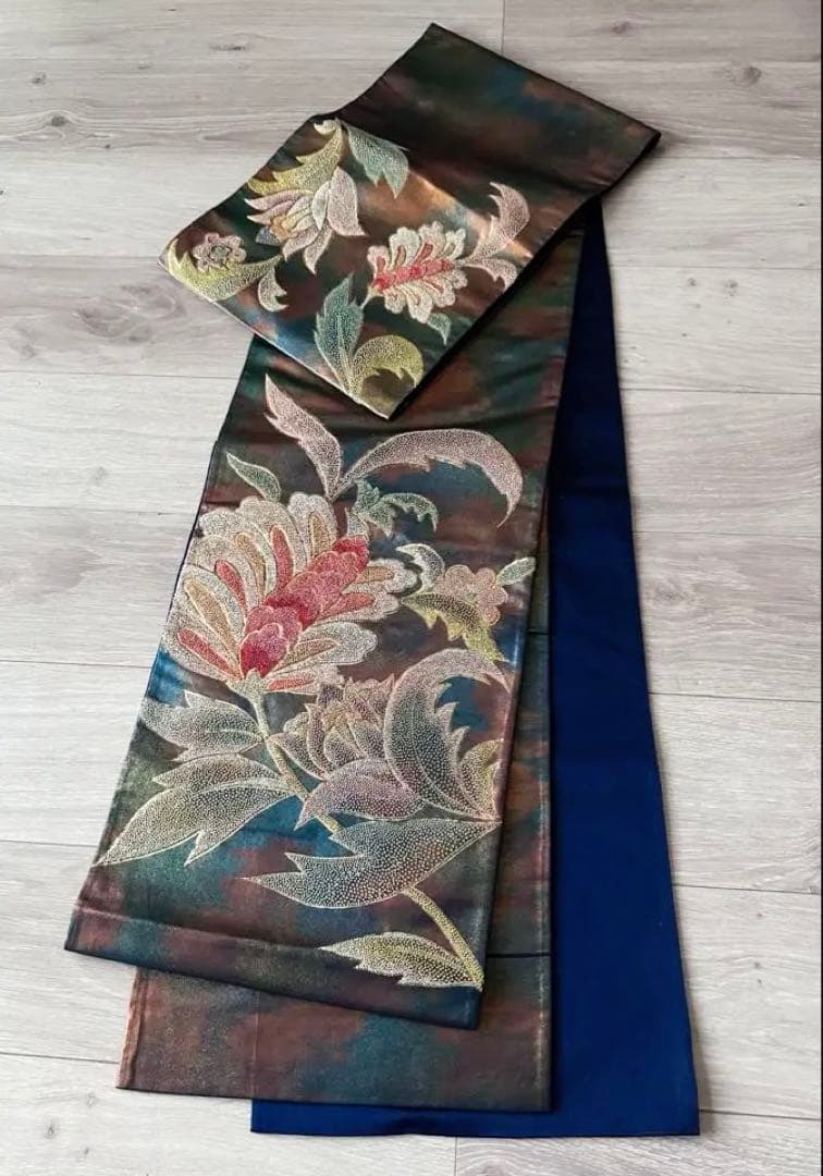 美品【袋帯】金通し 相良刺繍風 華文 唐花 紺×茶 グラデーション 424cm