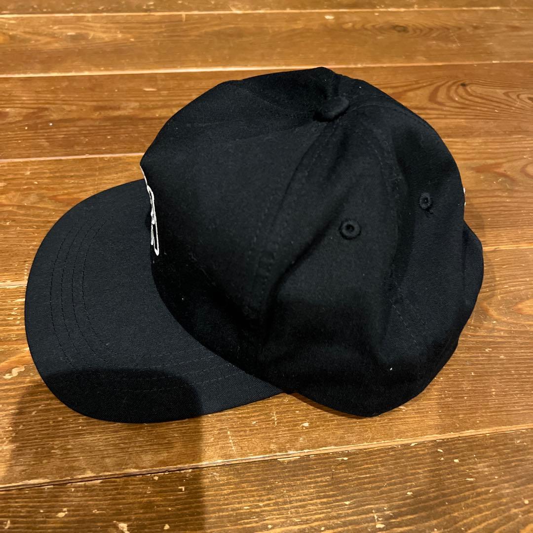 黒のキャップ Nの刺繍 SAFE HOUSE