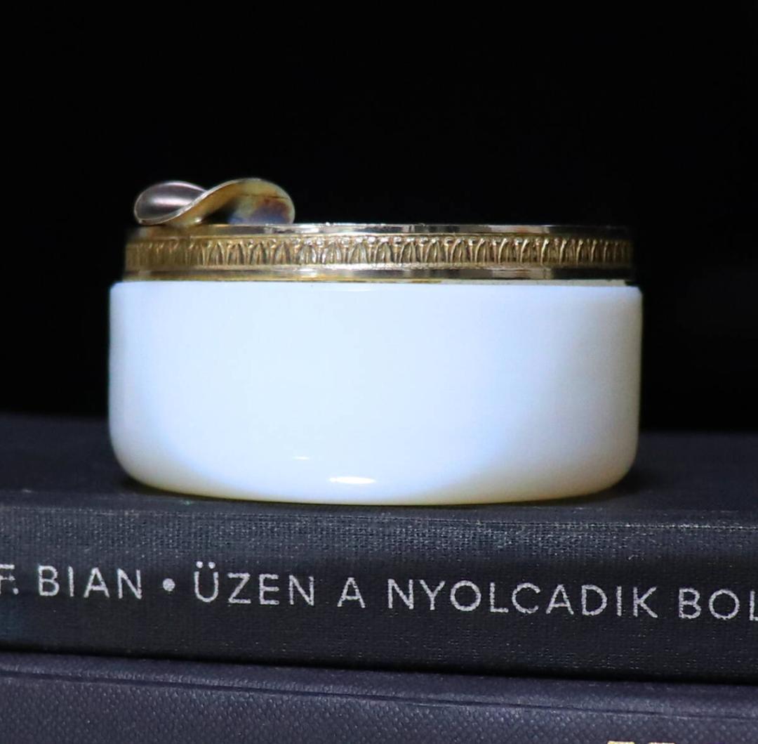 オールド・バカラ 珍品 重厚 オパーリンクリスタルガラス製灰皿 乳白色 ホワイト