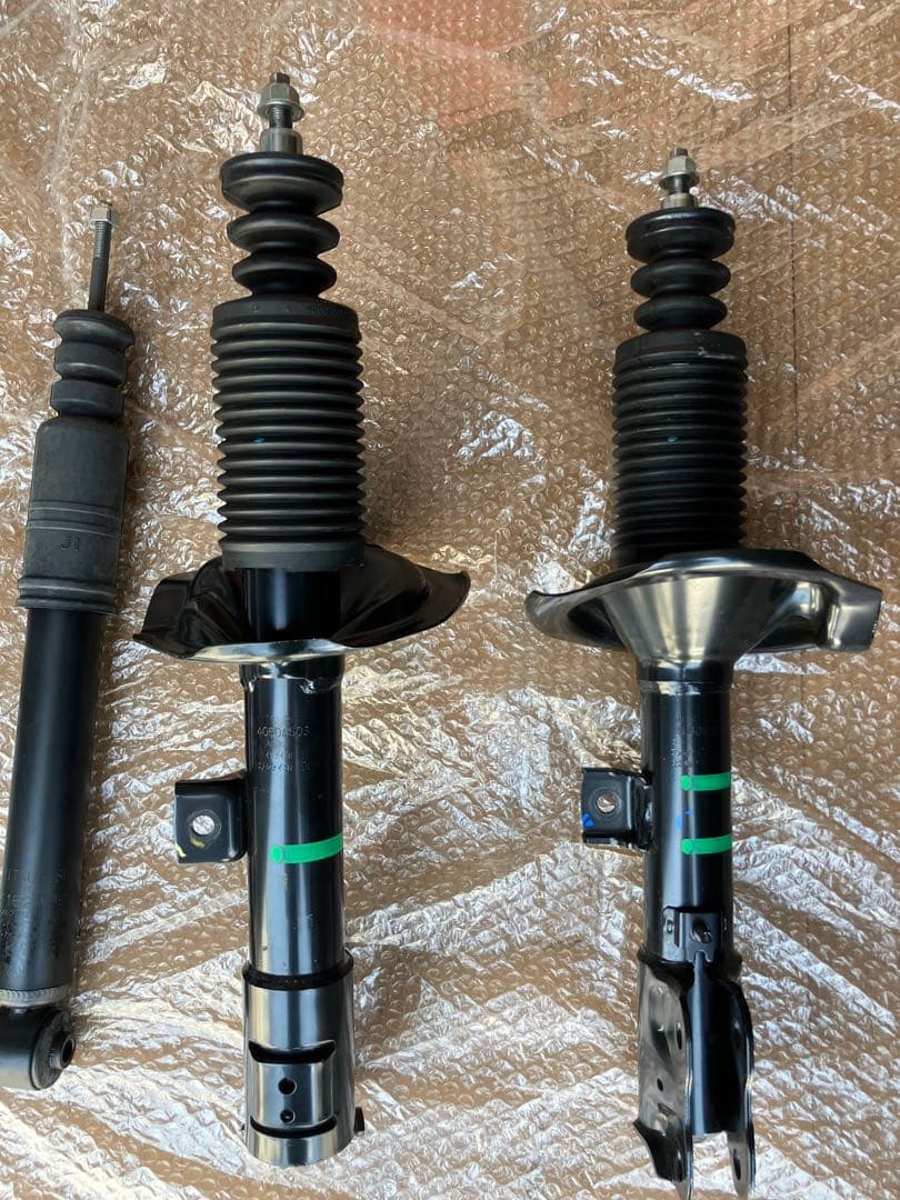 三菱デリカD5(CV1W)純正ショックアブソーバー(新車取り外し品)