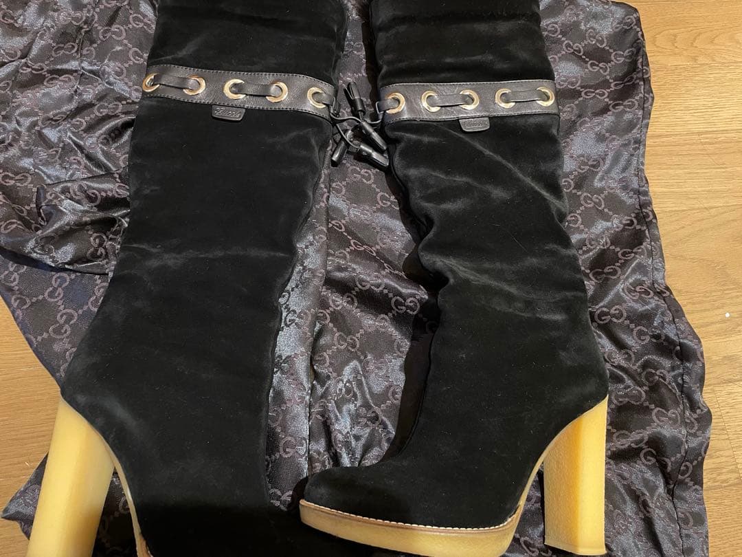 グッチ　GUCCI ファー付きブラックスエードロングブーツ　ニーハイ