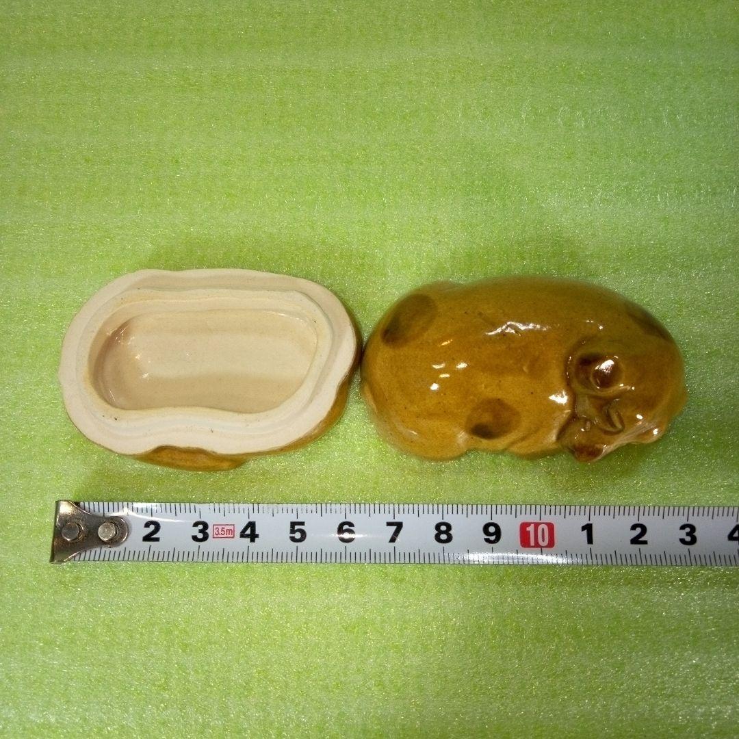 優しい表情で寝ている犬の香合　陶器製？　茶色　德？　徳？　干支香合　犬香合　レア