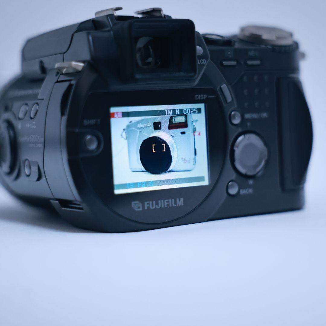 動作確認済み　オールドデジカメ　2台　メモリー電池充電器付