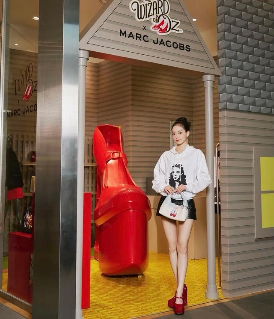 MARC JACOBS 完売レアオズの魔法使コラボNAGOMIさん着用