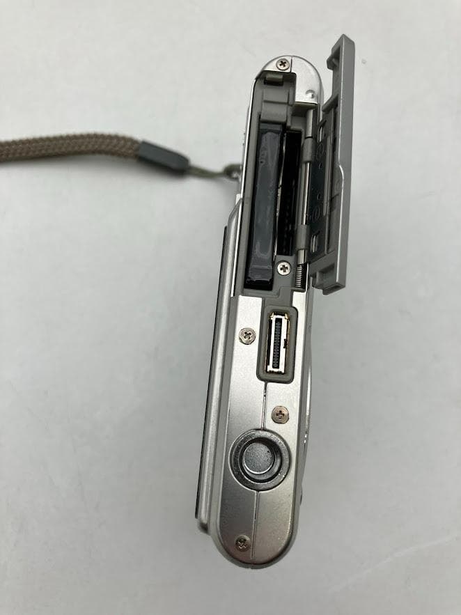 CASIO EXILIM デジタルカメラ EX-S600 本体と充電器