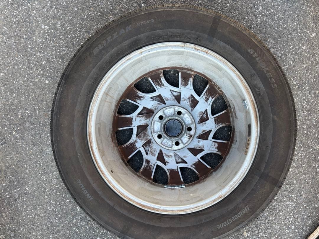 ボルボ ブリザック VRX 3 225/60R17 スタッドレスタイヤ