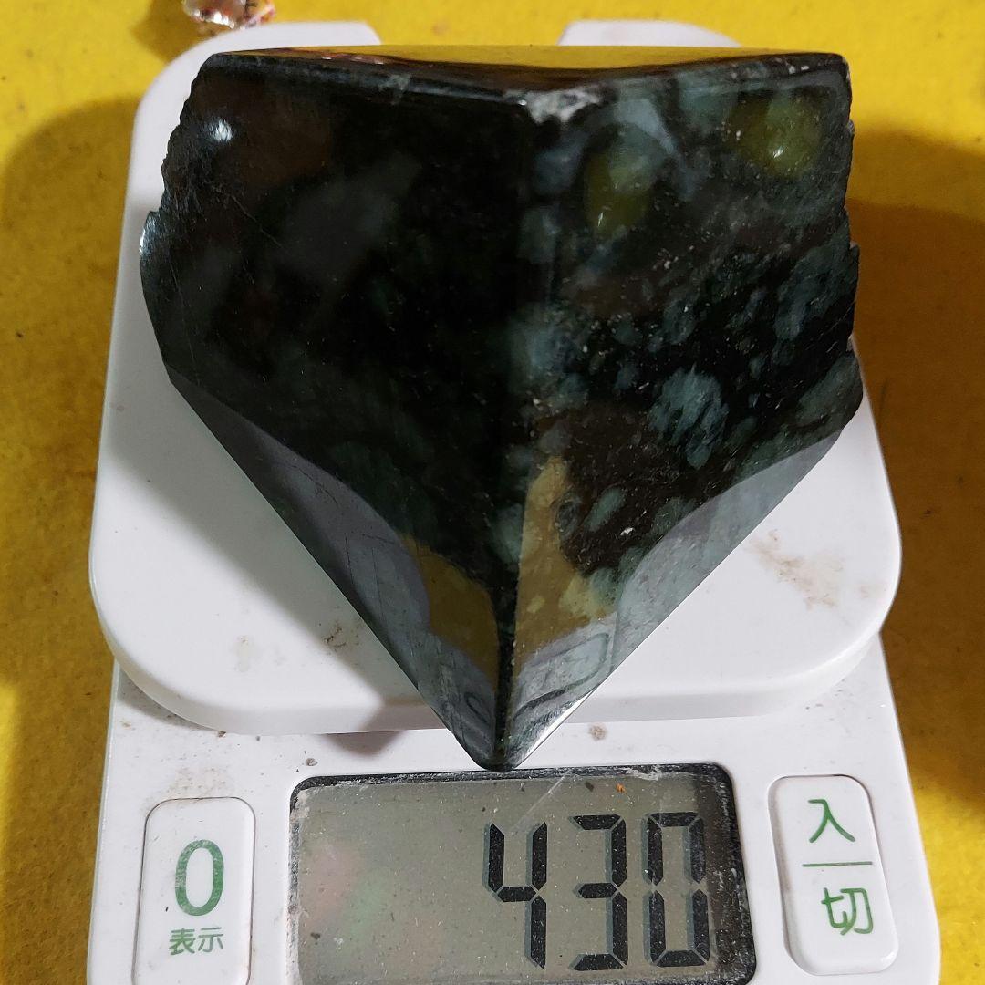 黒とグレーのマーブル模様が渋くかっこいい JADEITE本翡翠 4面磨き 546