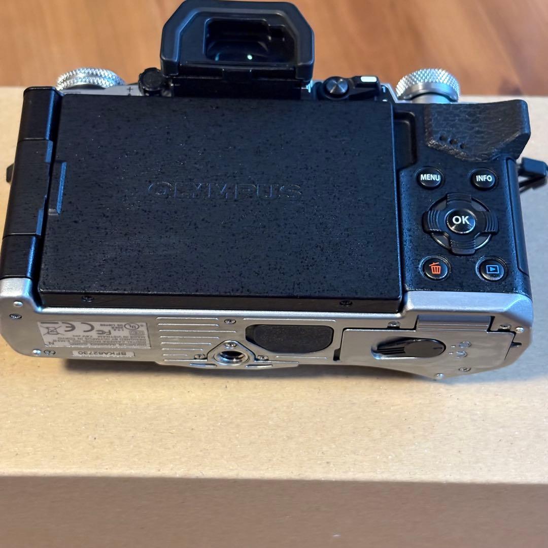 かきー【美品】OLYMPUS OM-D E-M5 MarkII シルバー