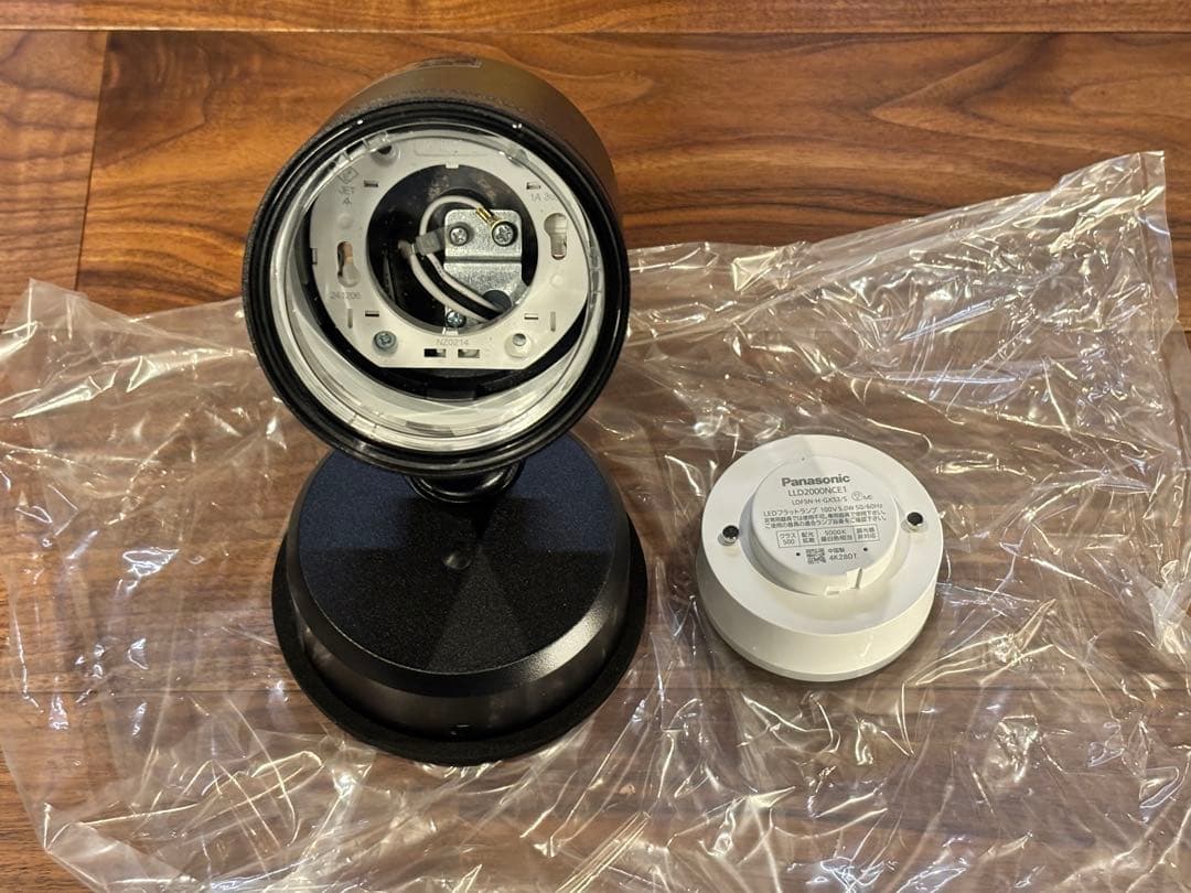 LEDスポットライトLGW41000 & フラットランプ LLD2000Nce1