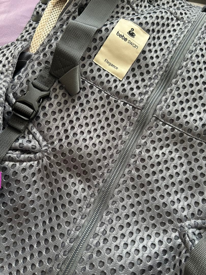 期間限定値下げ　【美品】べべスワン　抱っこ紐　チャコールグレー