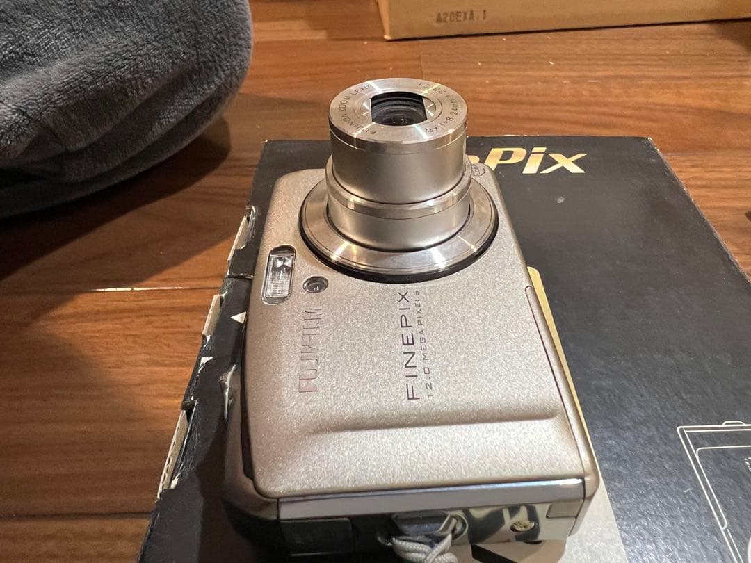 FUJIFILM FinePix F50fd コンパクトデジタルカメラ