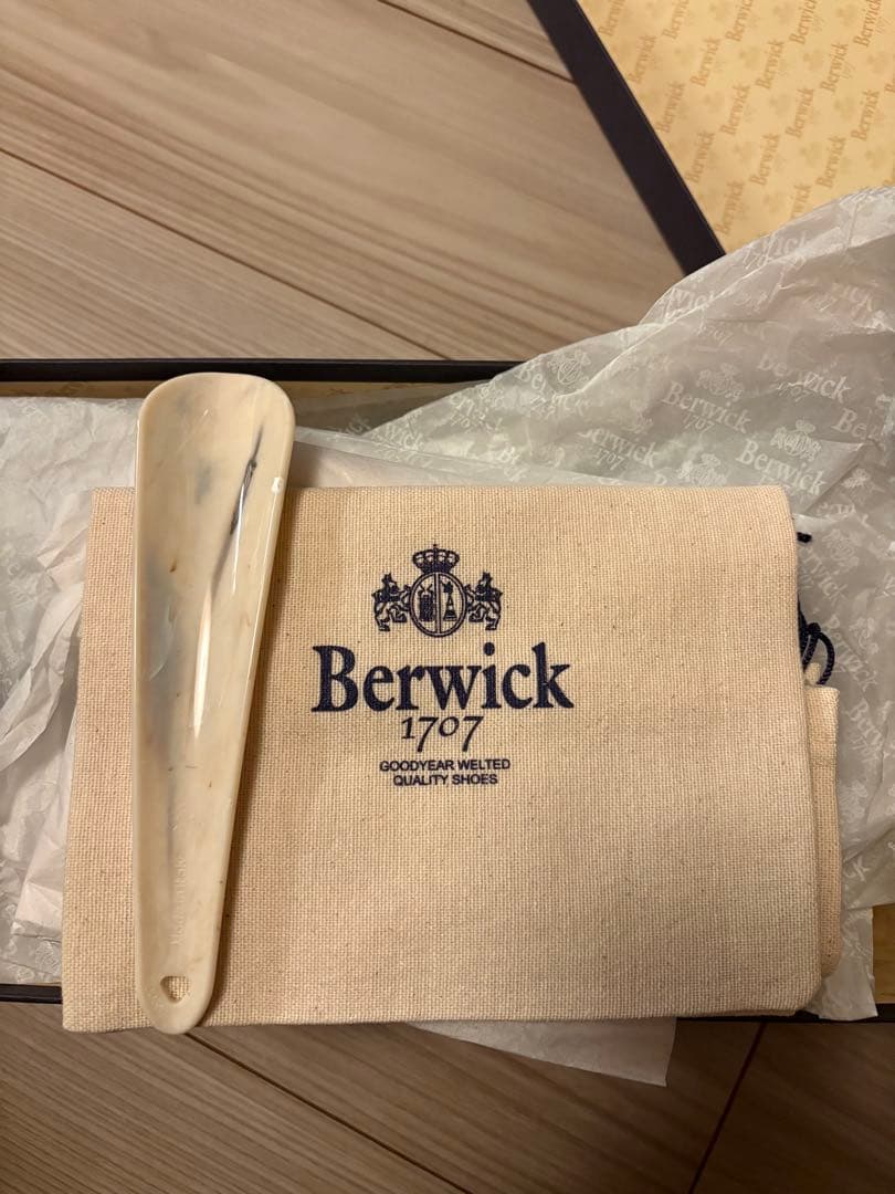 BERWICK タッセルローファー　ブラック