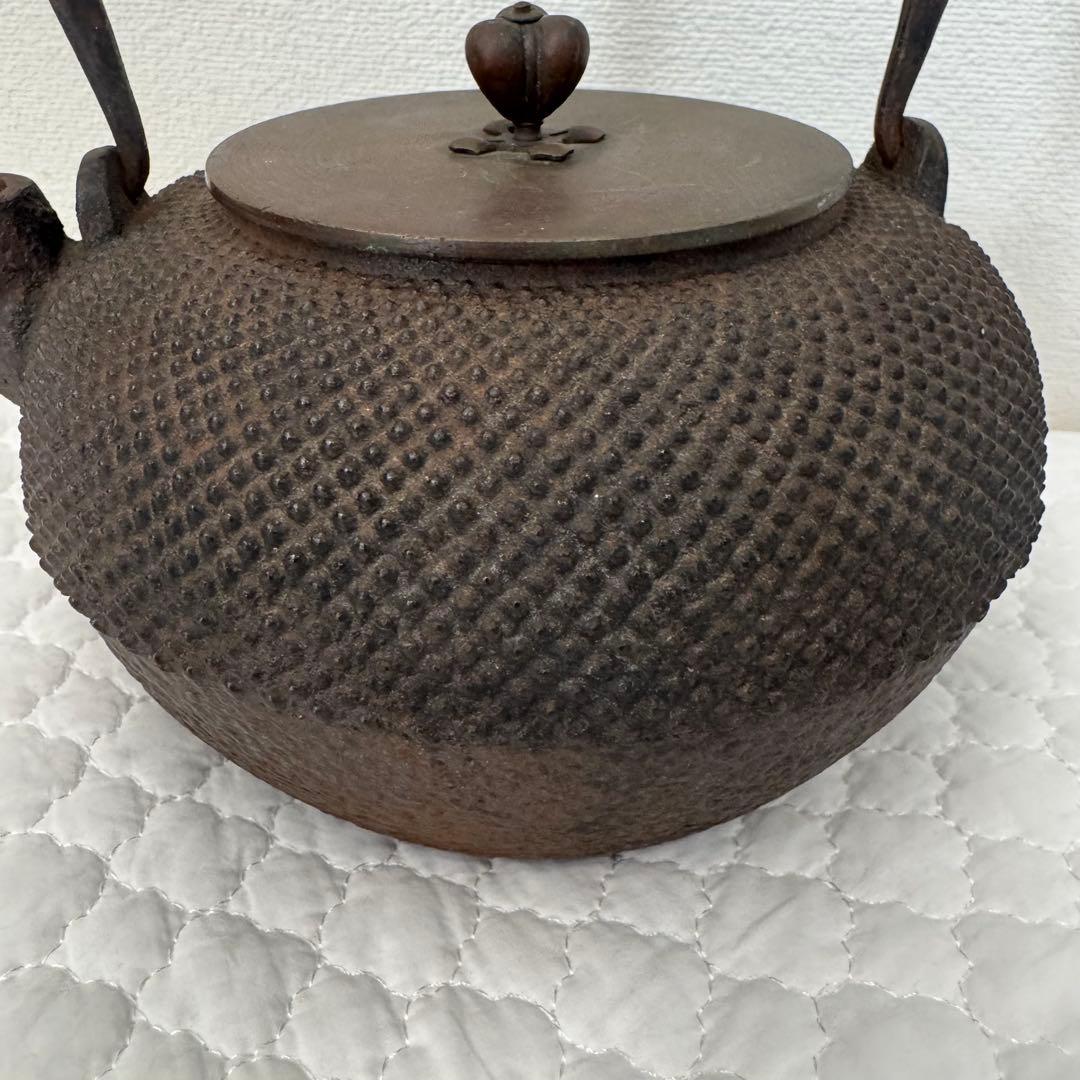 【骨董品】鉄製 網目模様龍文堂鉄瓶 アンティーク 丸型時代物 高さ20cm 刻印
