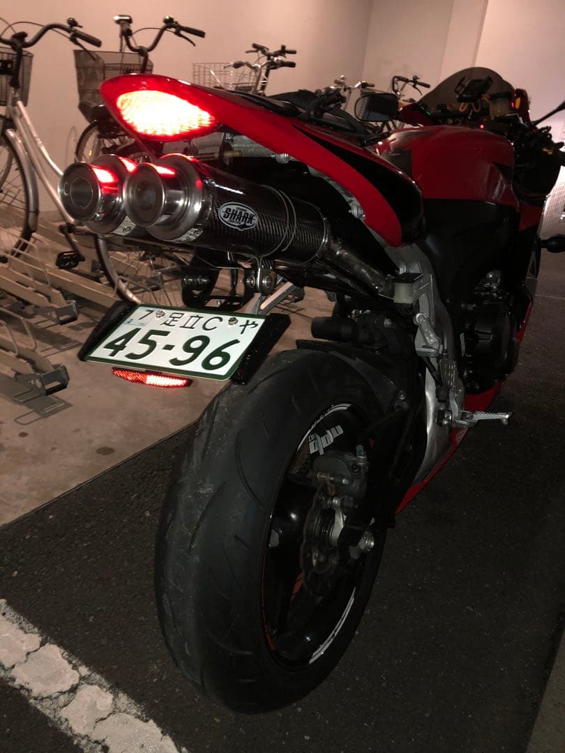 （釣り大好きマン）SHARK カーボスリップオンマフラー　cbr600rr