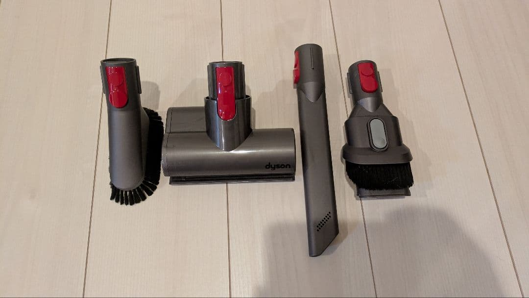 Dyson cyclone V10 fluffy アタッチメント多数 中古品