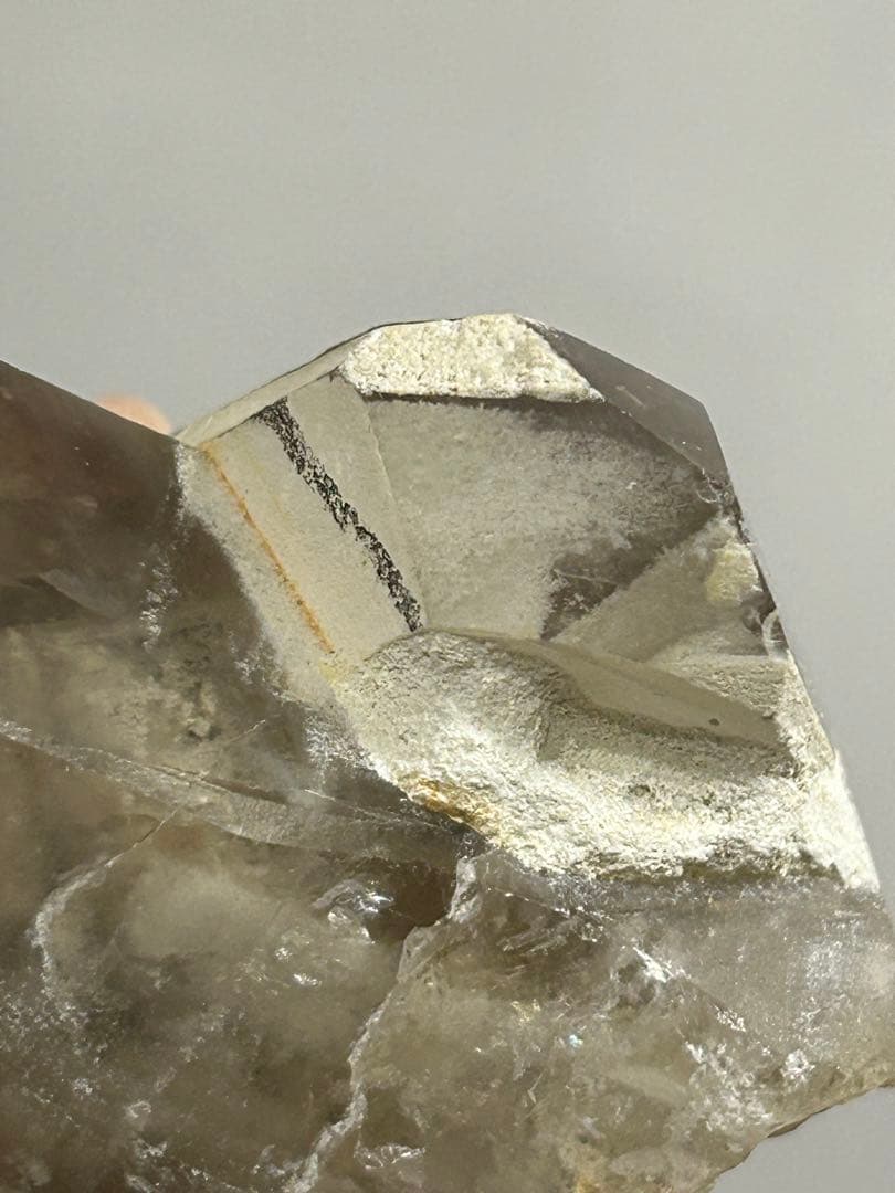 スモーキークォーツファントム　カオリナイト共生　天然石