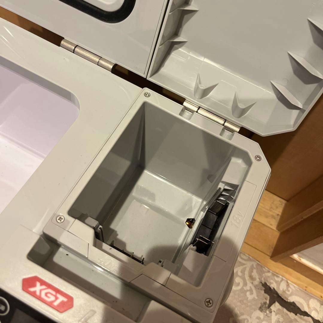 【中古　良品】マキタ保冷温庫CW003G シガーソケット　ACアダプター