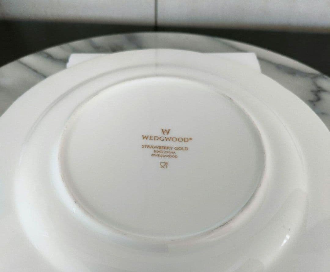 ストロベリーゴールド ケーキ皿 1枚　17.5cm 希少価値高いと思います