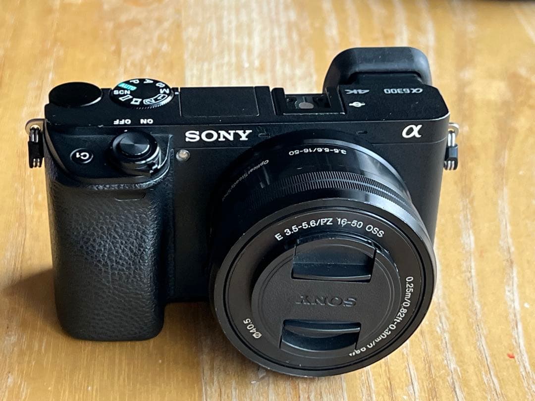 SONY α6300 ミラーレスカメラ 本体と付属品