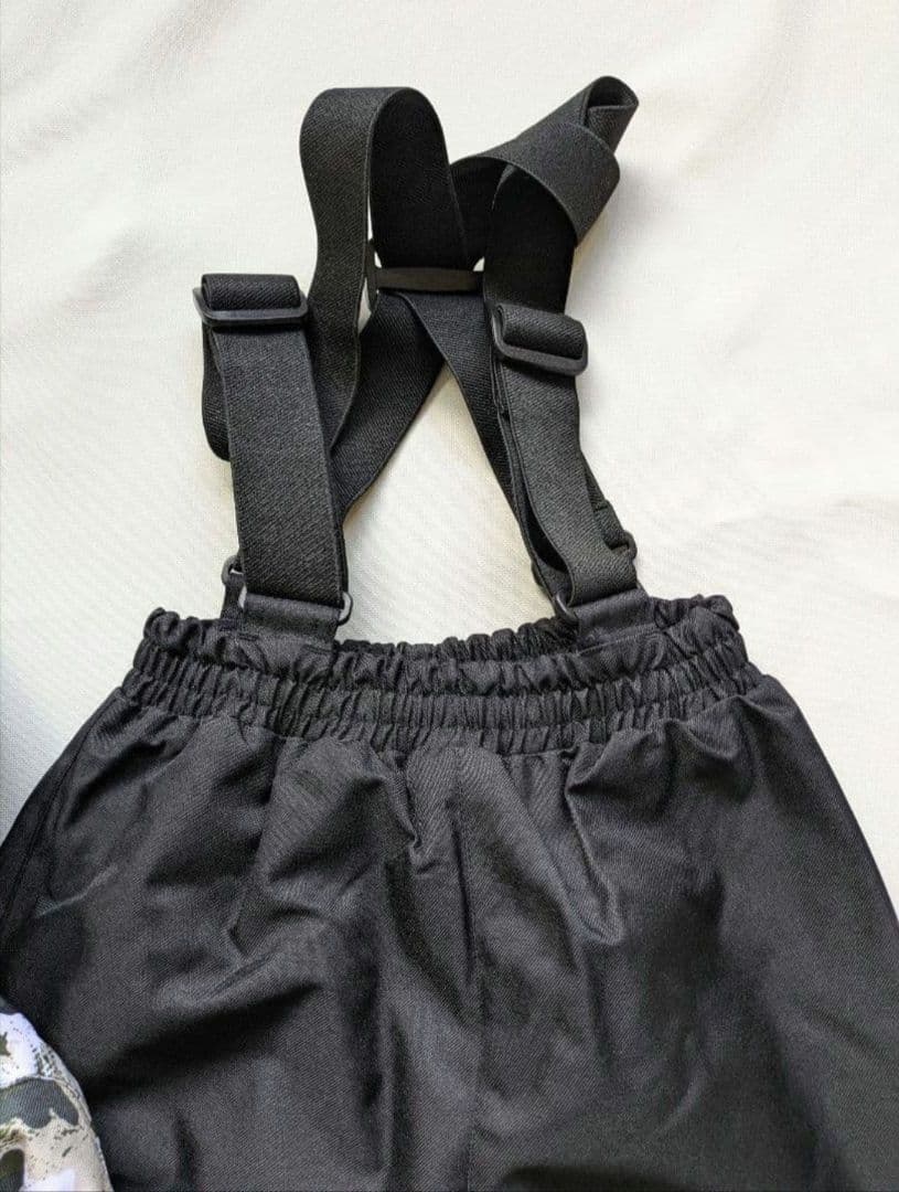 新品　スキーウェア　撥水　耐水　つなぎ　130cm　子供　男の子　迷彩　黒　冬