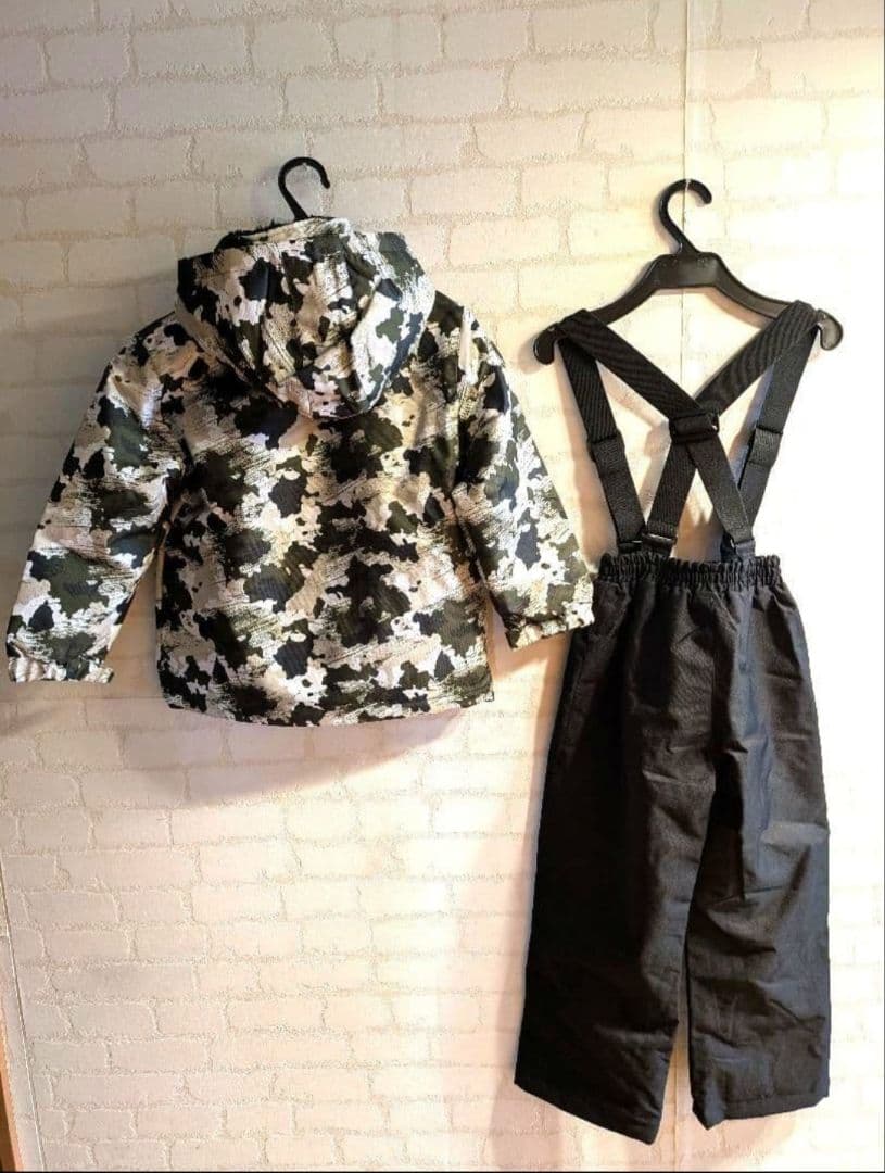 新品　スキーウェア　撥水　耐水　つなぎ　130cm　子供　男の子　迷彩　黒　冬