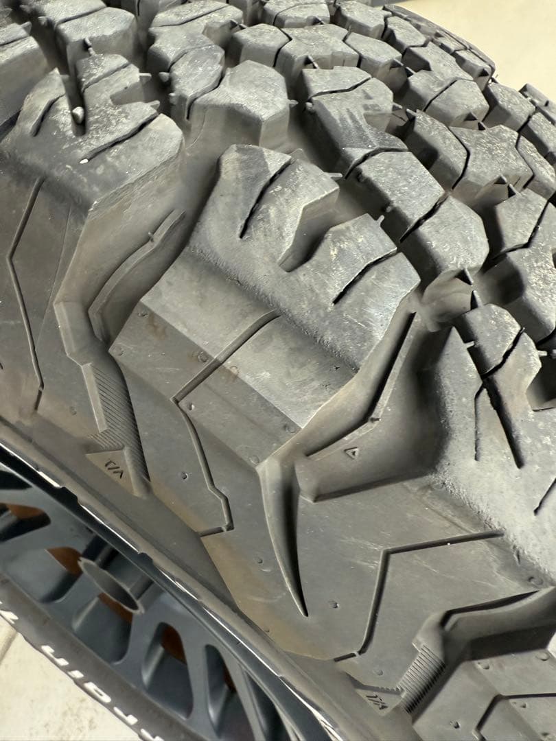 デルタフォース オーバル ＢＦグッドリッチ KO2 275 70 17 4本