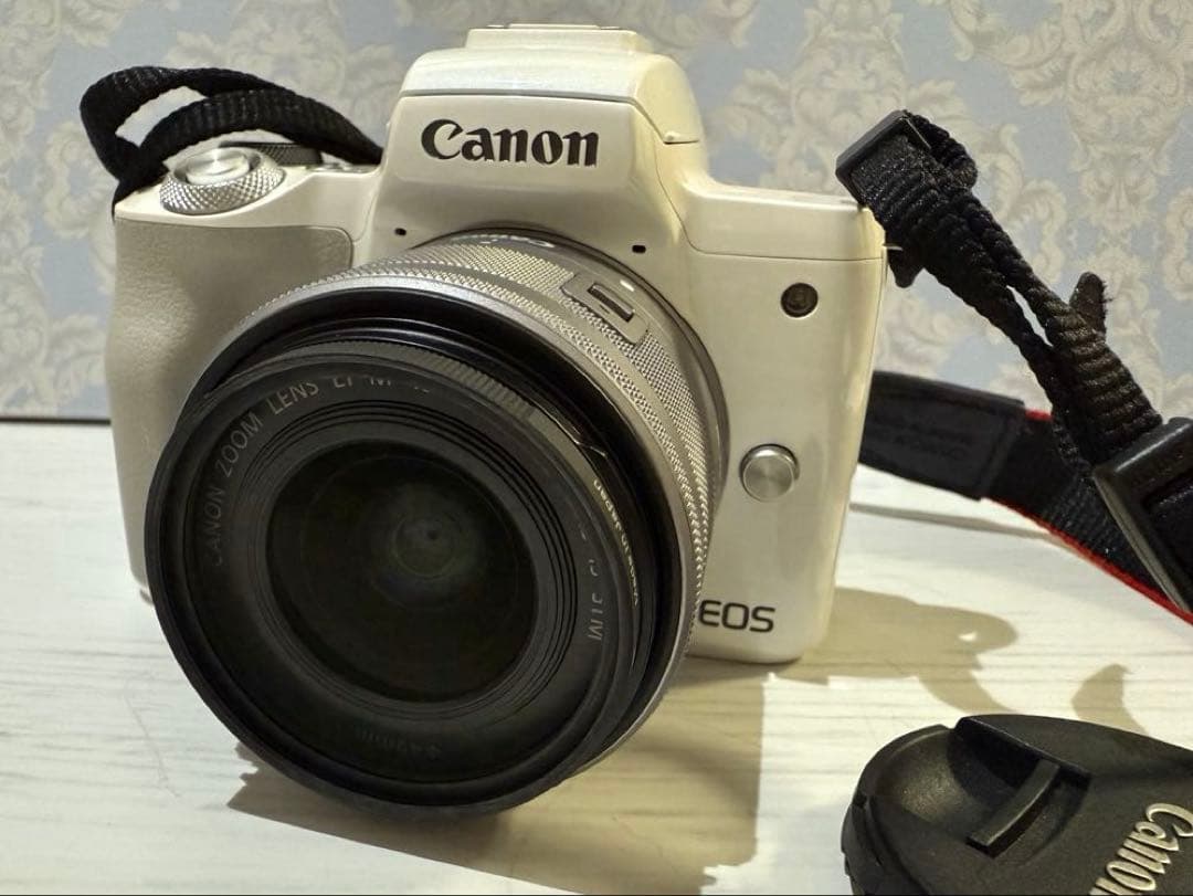 Canon EOS KissM ホワイト　望遠レンズ付き　美品（中古品）