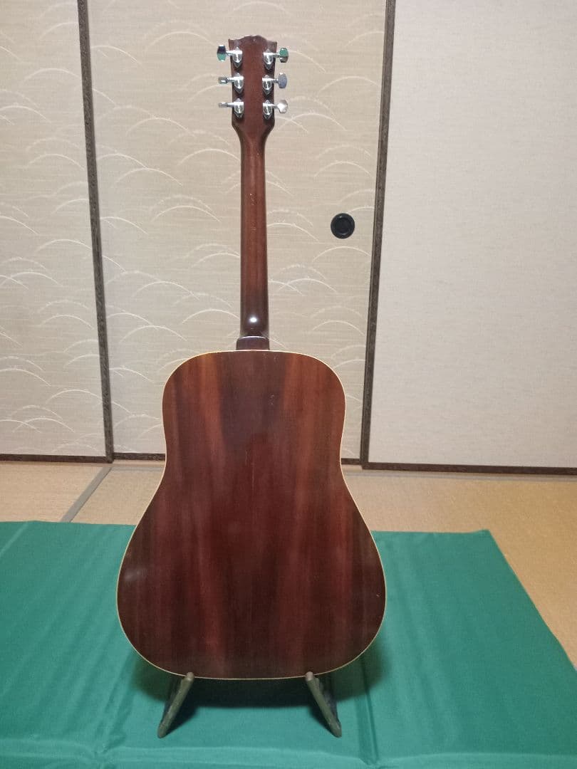 Chaki アコースティックギター