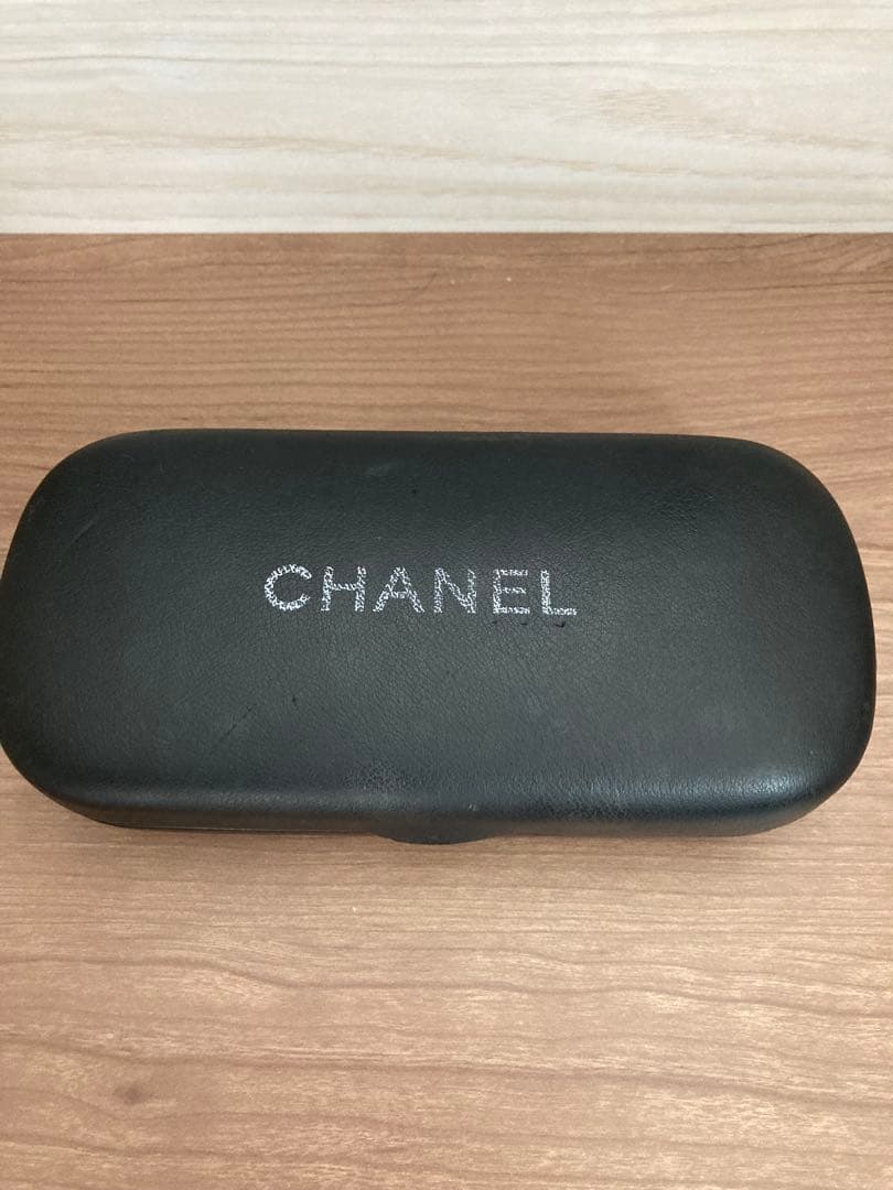CHANEL ロゴ付きブラウンサングラス