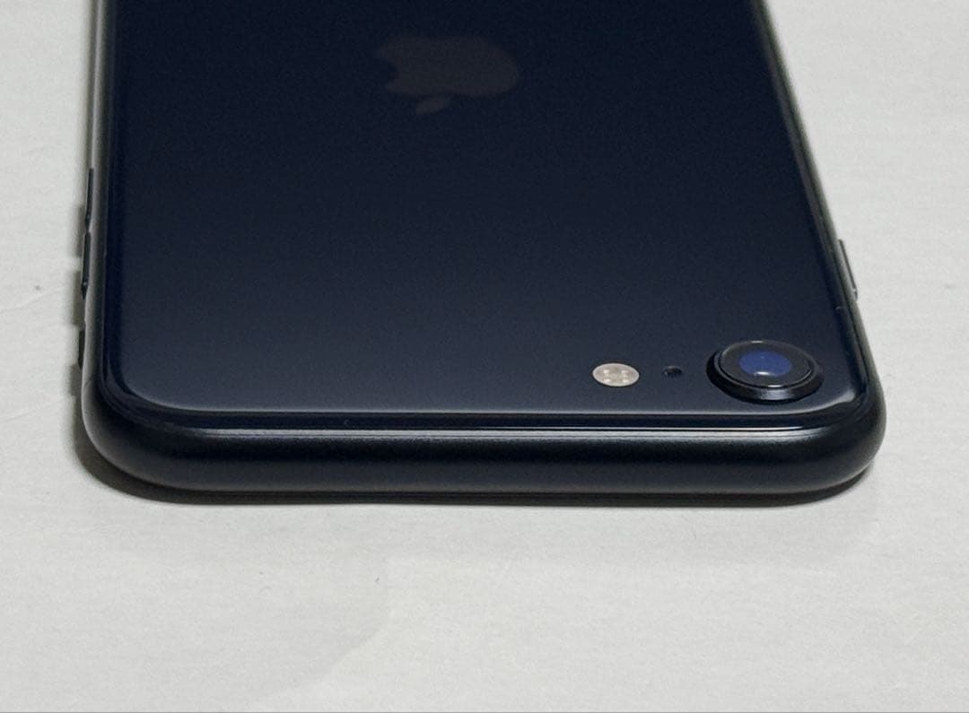 美品　2024年9月購入品　バッテリー100％　iPhone SE 3 64GB