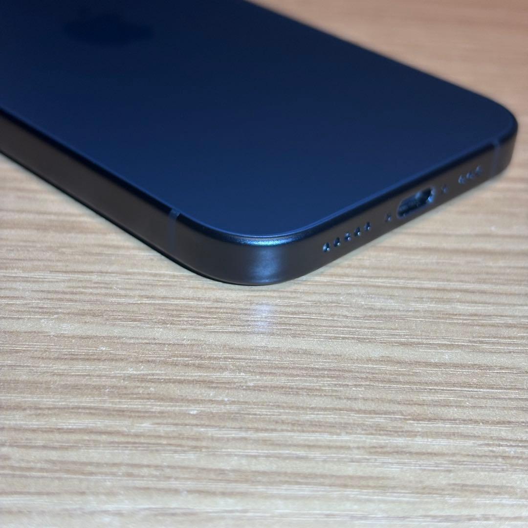 Apple iPhone 15 128GB SIMフリー版 スペースグレー 美品