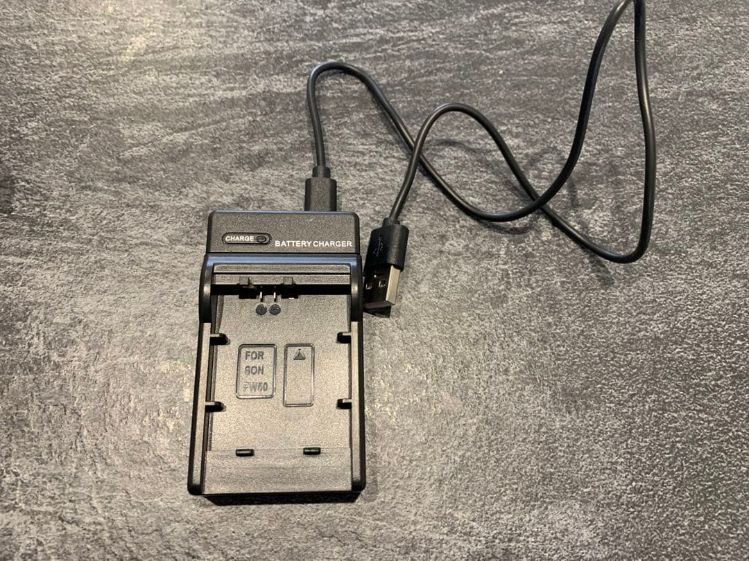 (新品同様) SONY α5100 ホワイト ミラーレス一眼/望遠レンズ付き