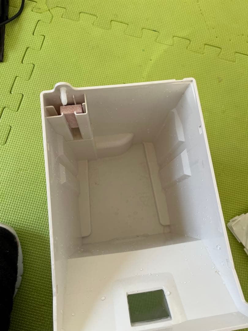 2022年製　アイリスオーヤマ　空気清浄機能付除湿機（PD-A140-W）