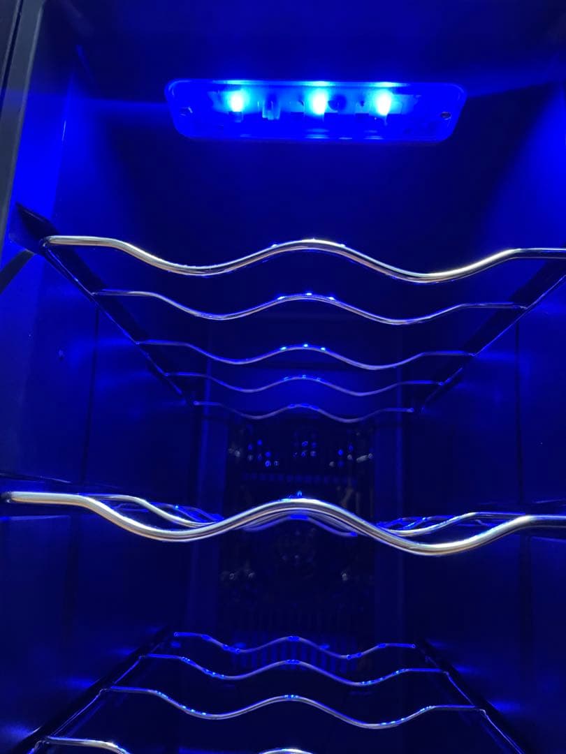 WIEワインセラー8本収納