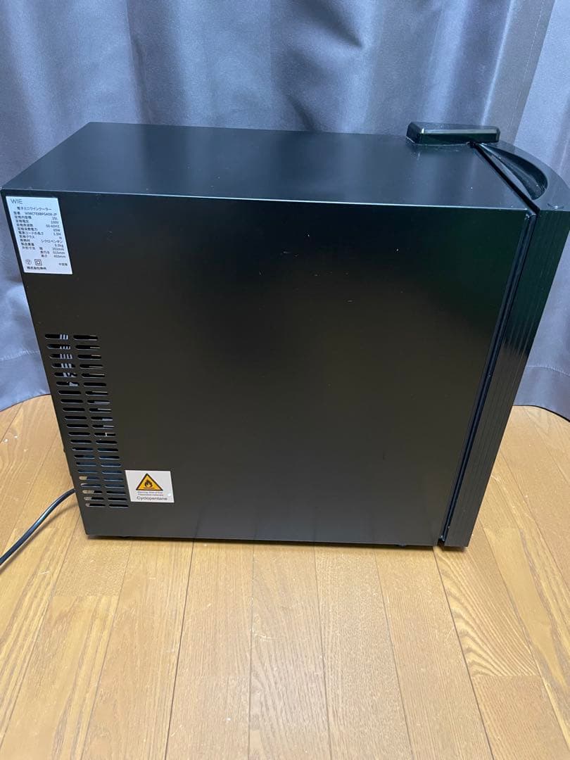 WIEワインセラー8本収納