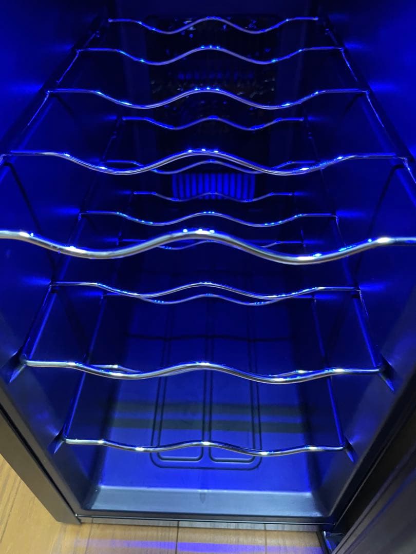 WIEワインセラー8本収納