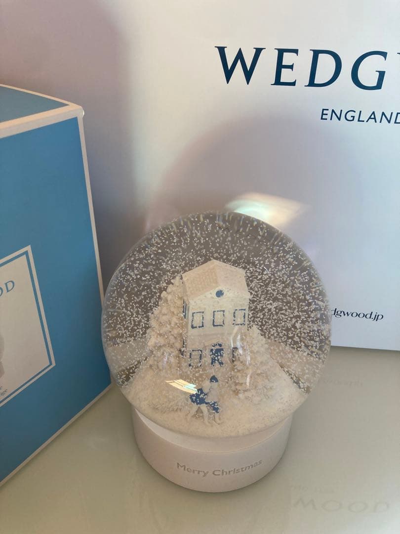 ウェッジウッド　ホリデースノーグローブ　スノードーム　オーナメント2個