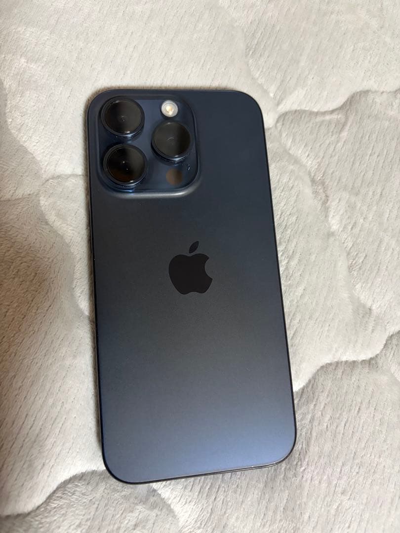 Apple iPhone 15 Pro 本体 128gbケース4個付き