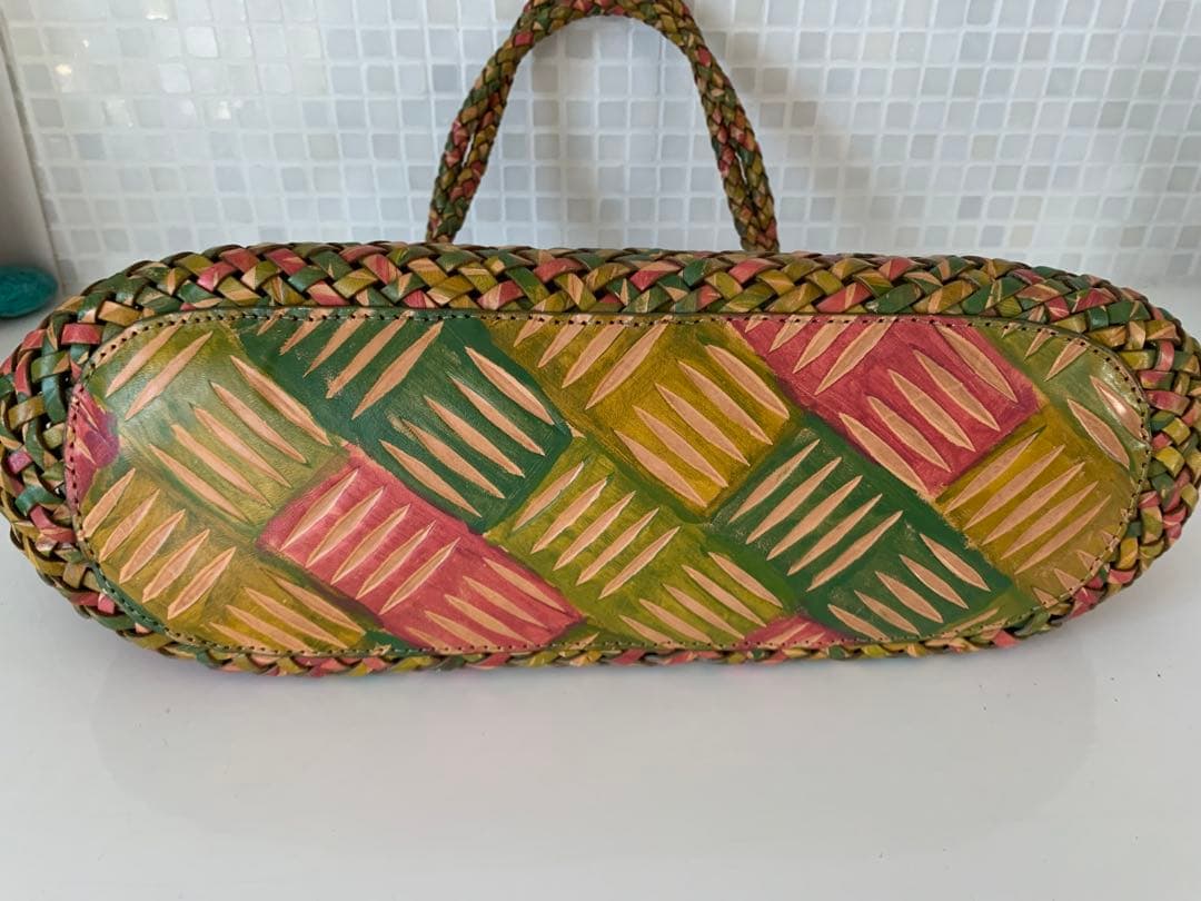 未使用品！カラフルなとっても可愛いショルダーバッグです！　本革